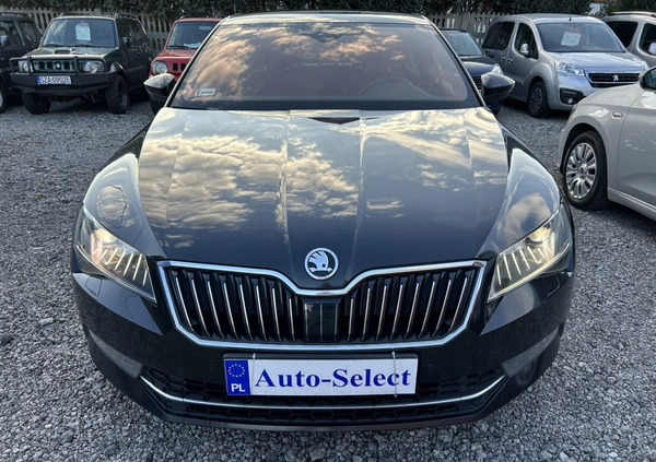 Skoda Superb cena 102200 przebieg: 235000, rok produkcji 2019 z Krzepice małe 781